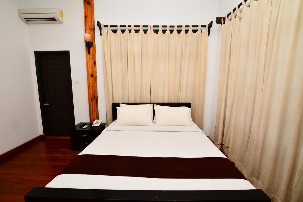 The Manor Hotel Nyaung Shwe Bagian luar foto