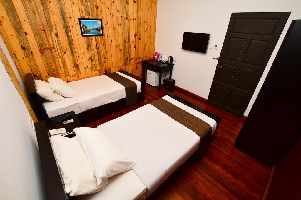 The Manor Hotel Nyaung Shwe Bagian luar foto