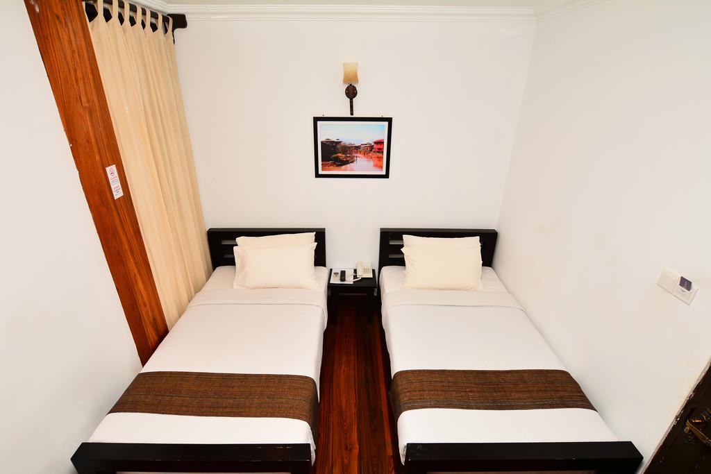 The Manor Hotel Nyaung Shwe Bagian luar foto