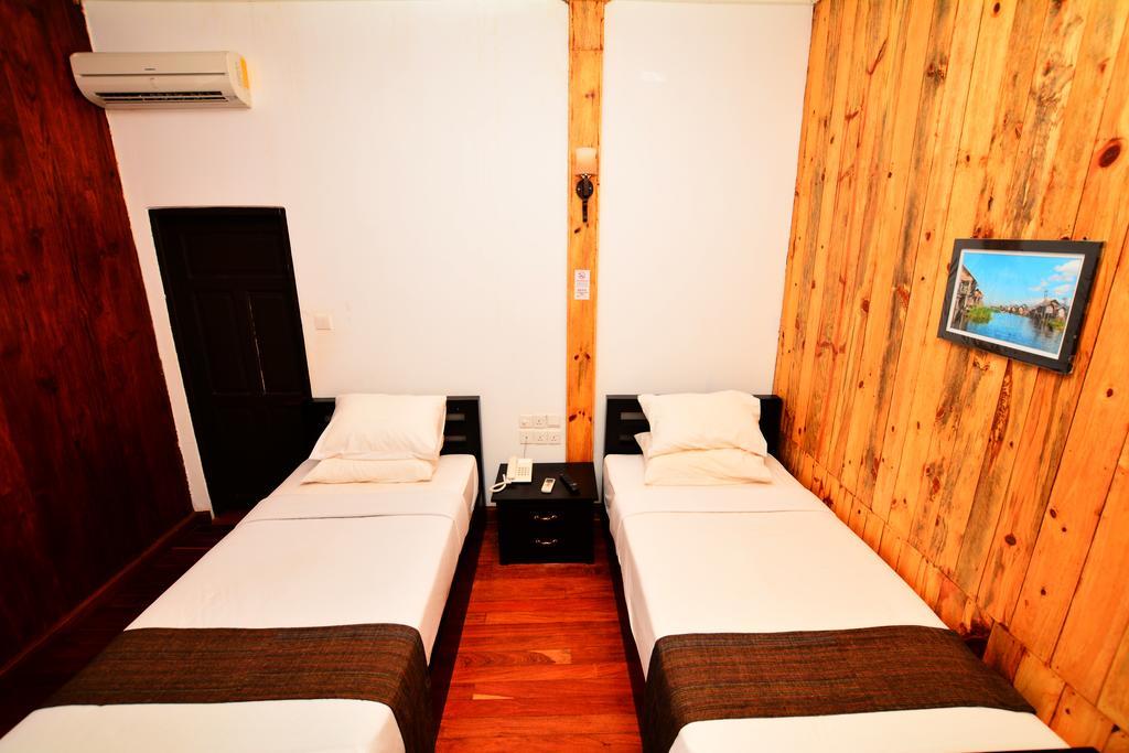 The Manor Hotel Nyaung Shwe Bagian luar foto