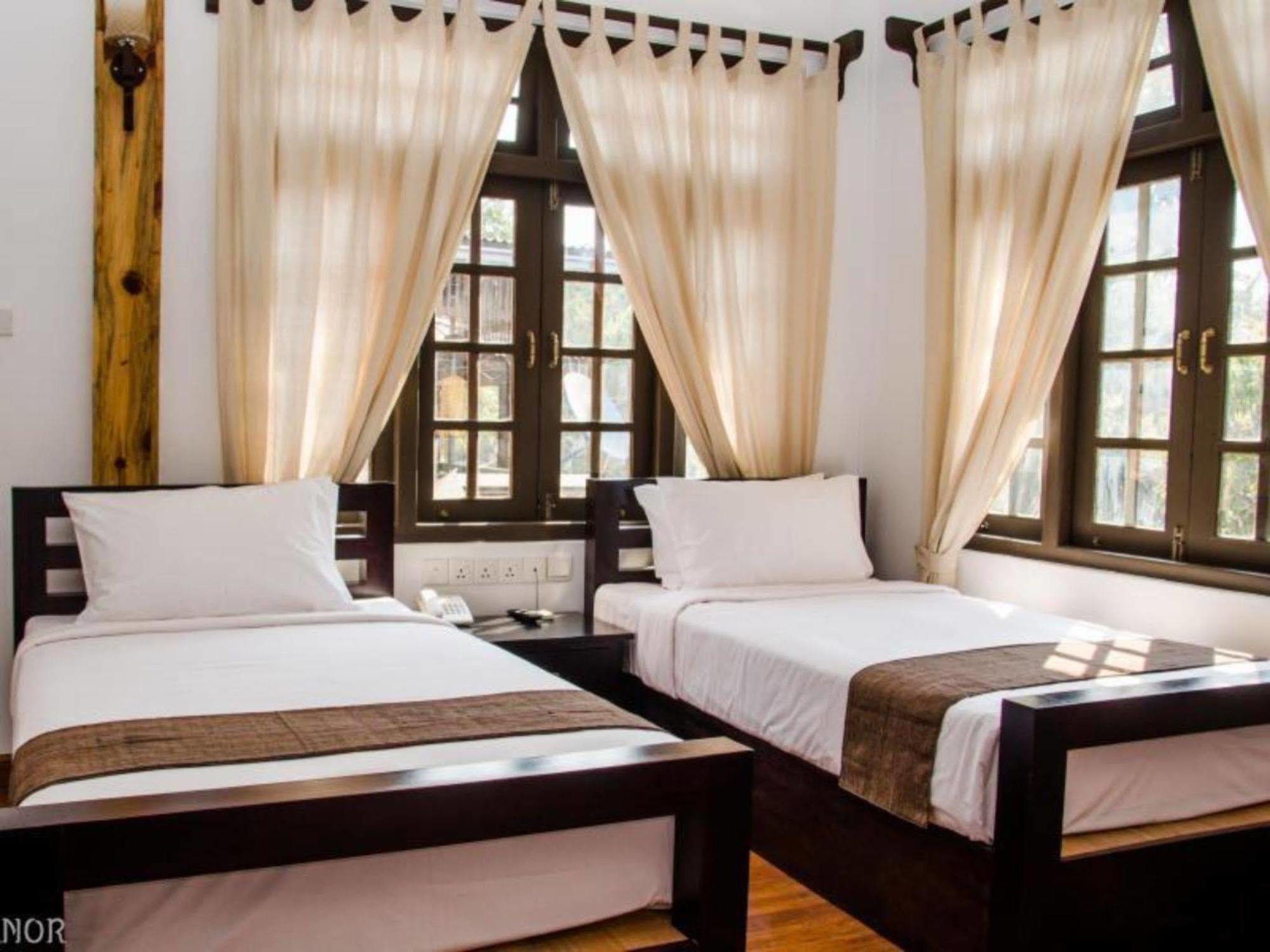 The Manor Hotel Nyaung Shwe Bagian luar foto