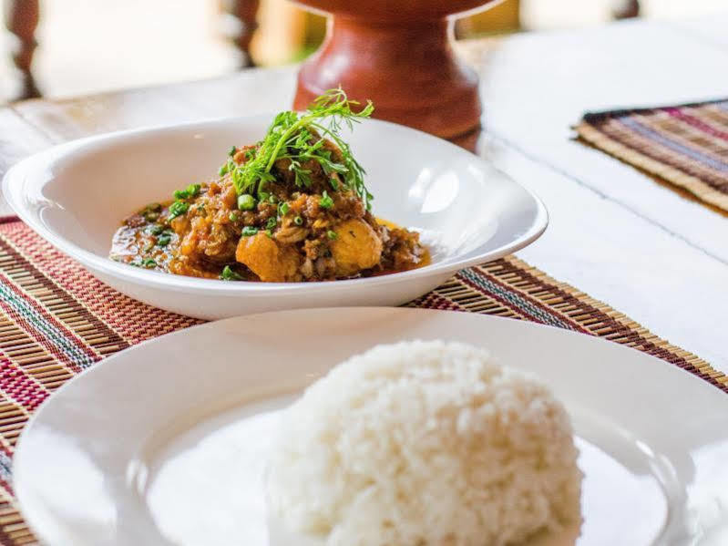The Manor Hotel Nyaung Shwe Bagian luar foto